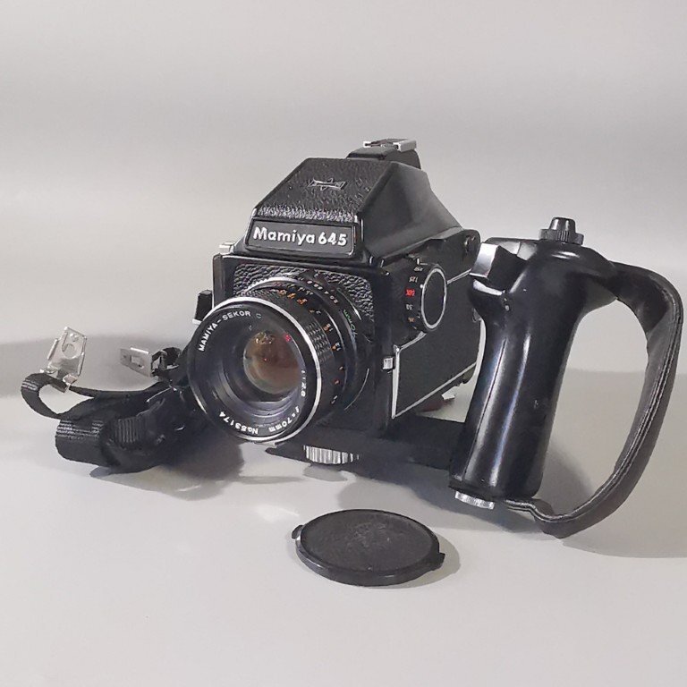 動作品 MAMIYA M645 マミヤ MAMIYA-SEKOR 70mm f2.8 グリップ 中判カメラ Z8535拍卖