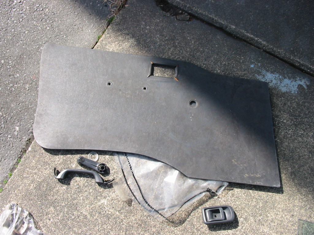 S200P ハイゼット 左ドア 内張り 内装品 ドアノブ ドアハンドル 中古部品 即決 ばら部品 ヒビ傷汚れあり 在庫確認の質問要す拍卖