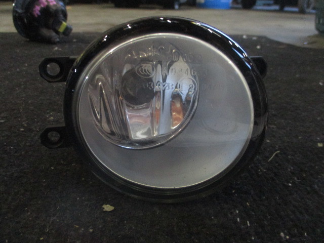 ★39R3 3A46279 GGA10/マークXジオ 純正フォグランプ右 運転席側 修理等に 拍卖