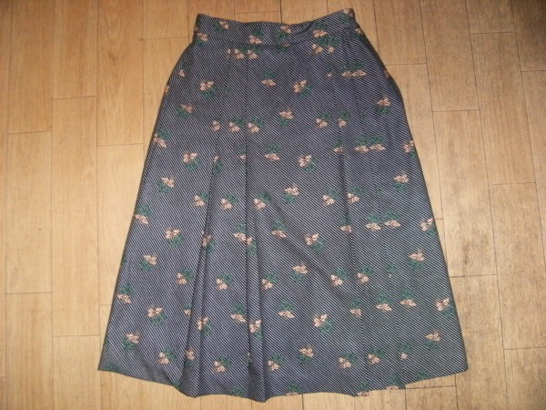 昭和レトロ★日本製★70年代 80年代★バブル全盛期★お洒落 スカート プリーツスカート ストライプ★ヨーロッパ風 パリジェンヌ お嬢様拍卖