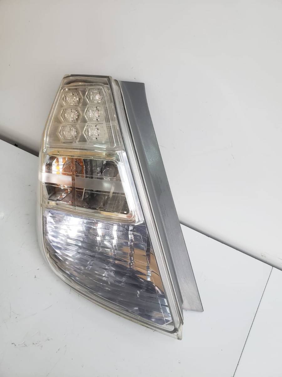 ホンダ フィット ハイブリッド GP1 テールランプ 左拍卖