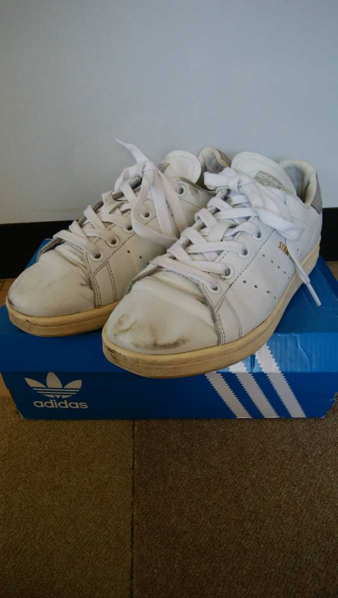 adidas(アディダス) Stan Smith(スタンスミス) スニーカー カラー:ホワイト系×グレー系 表示サイズ:US4 1/2(22.5cm)拍卖