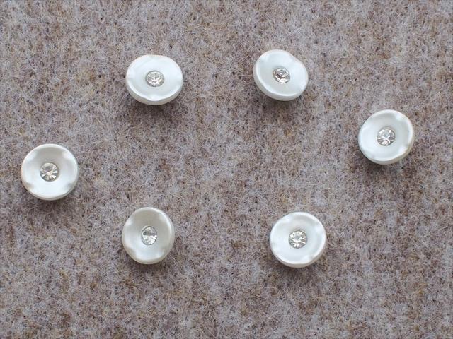 レトロビンテージ手芸雑貨*小さなボタン・ドールアウトフィットなどに・ラインストーン入り・パールホワイトD・Φ12・6個セット拍卖