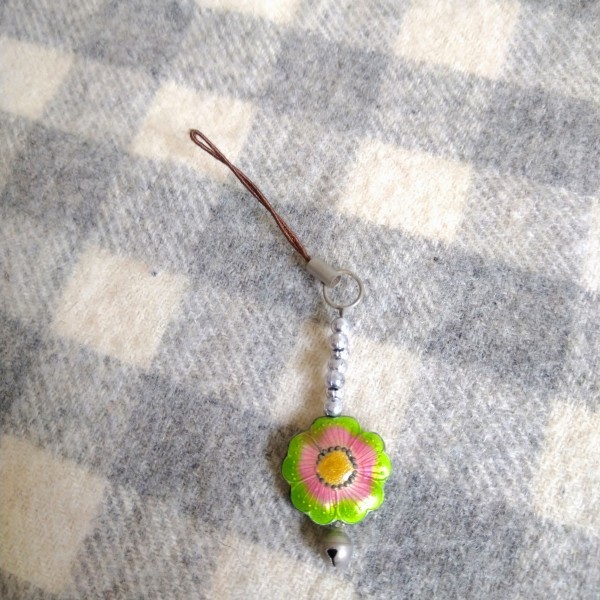 新品&即決◎バリ雑貨 お花チャームのストラップ【グリーン】アクセサリーパーツにも◎拍卖