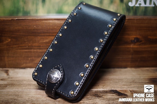 ハンドメイド/サドルレザー iPhone 12proMAXケース ブラックC 真鍮スタッズ拍卖