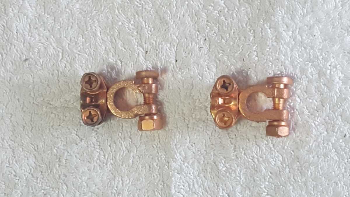 バッテリー端子B、プラスとマイナス、2個、使っているバッテリー端子が腐食している時は、こちらをお使い下さい。拍卖