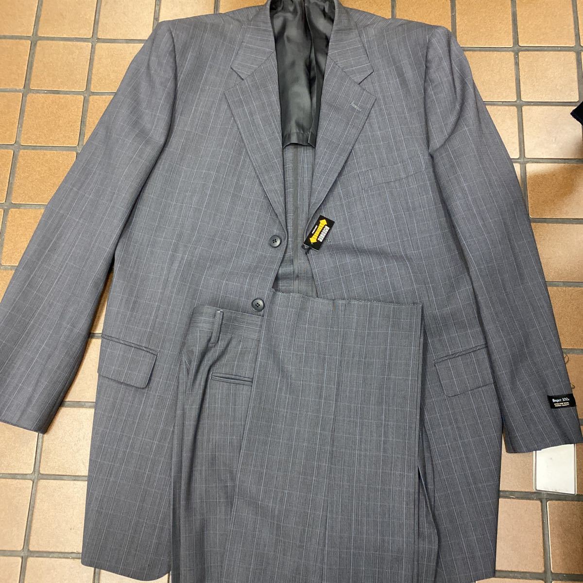 新品 未使用 激安 タグ付き スーパー100 ウール100% シングルスーツ 上下セットアップ サイズY9 ダークグレー ノーベンツ あ拍卖