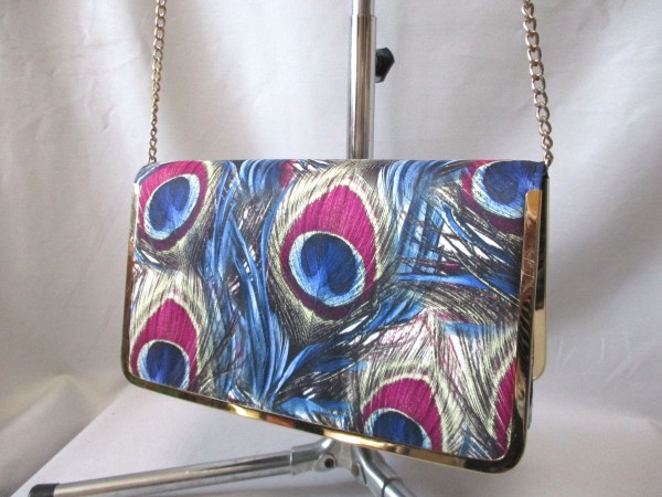 孔雀の羽柄 スクエアショルダーバッグ◇ショルダーチェーン 中綿入り 斜め掛け W29.5cm拍卖