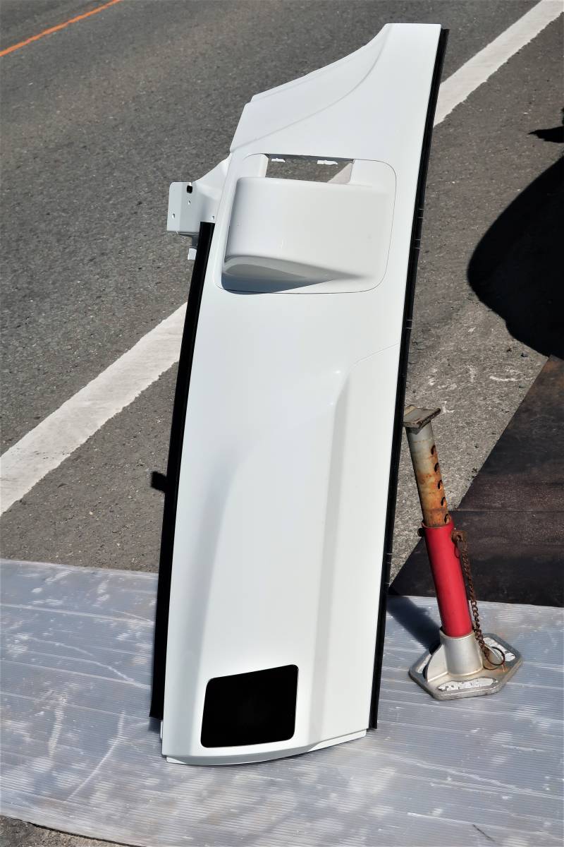 R3 2PG- CYL77C ISUZU GIGA いすゞ ギガ 10t 15t 3軸高床 純正 純正 左側 フロント キャビン コーナーパネル / 白 / 新車外し NO3拍卖