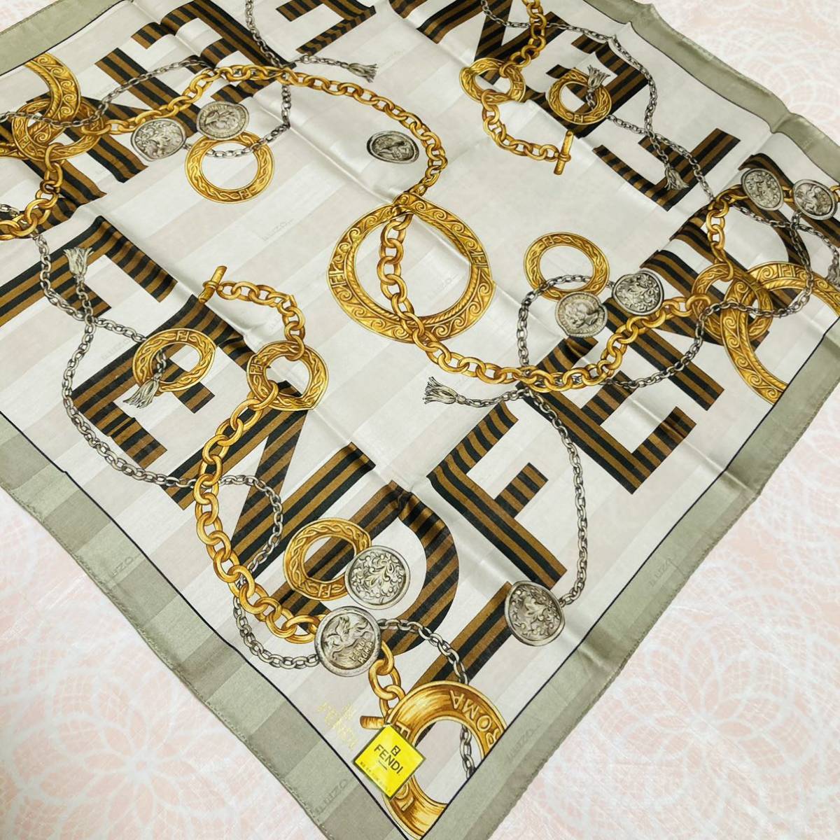 【レア柄】新品/FENDI/大判ハンカチ/正規品/フェンディ/未使用/即決/ズッカ柄/匿名発送/スカーフ/58cm/茶色/ブラウン/ストール/綿100%/87拍卖