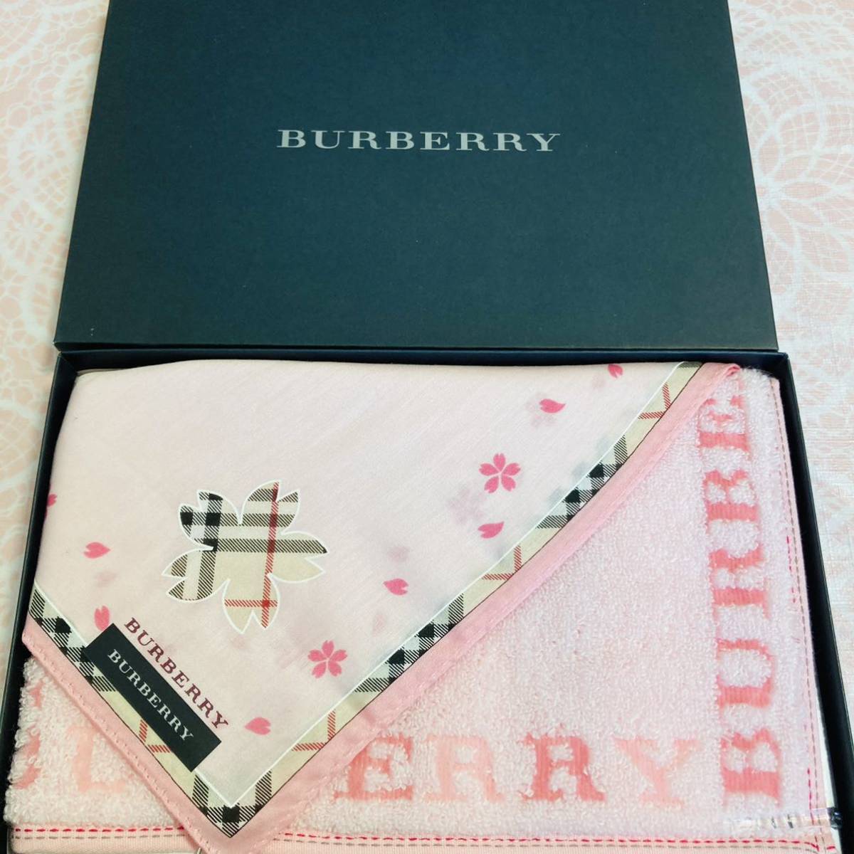 【人気柄】新品/2枚/BURBERRY/ハンカチ/正規品/バーバリー/綿100%/未使用/即決/匿名発送/ノバチェック/y/桜/タオルハンカチ/箱付/ピンク拍卖