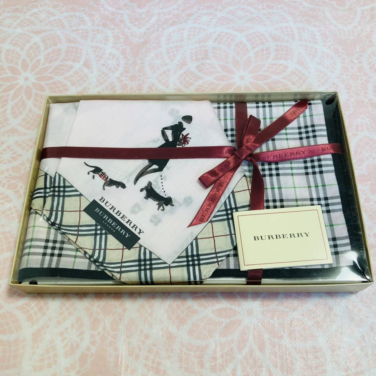 【人気柄】新品/2枚/BURBERRY/女の子/ハンカチ/正規品/バーバリー/綿100%/未使用/即決/匿名発送/ノバチェック/大判/箱付/ピンク/訳あり/58拍卖