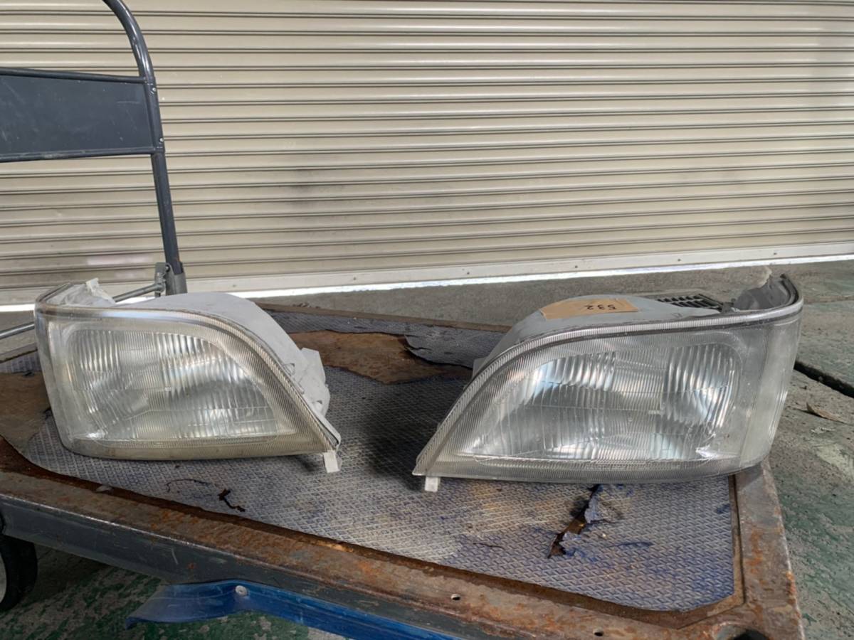 Y532 ハイエースワゴン ヘッドライト 左右セット kzh106w 純正 中期拍卖