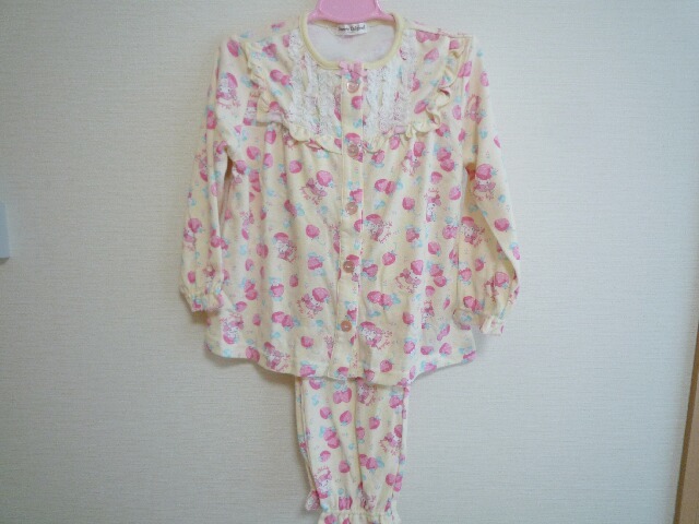 送料無料 サンリオ マイメロディ 長袖 前開きパジャマ クリーム イチゴ 110cm 新品 ルームウェア拍卖