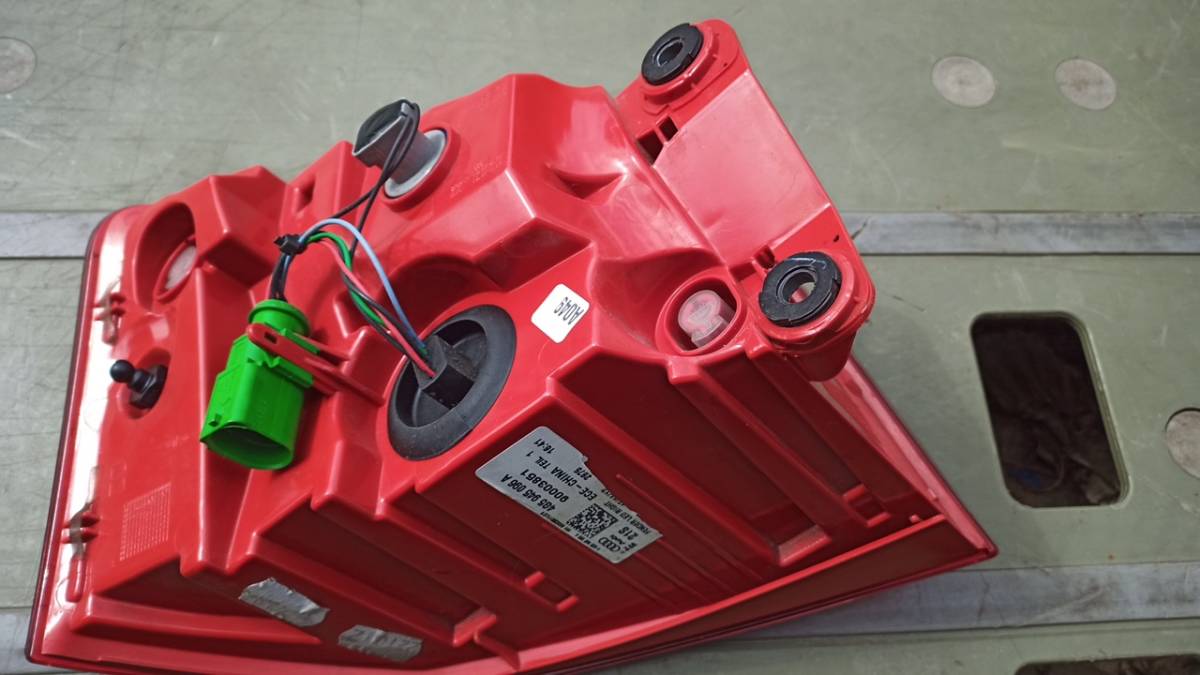 4G/アウディA6/セダン用/純正LEDテールレンズ/右/4G5945096A/65000km拍卖