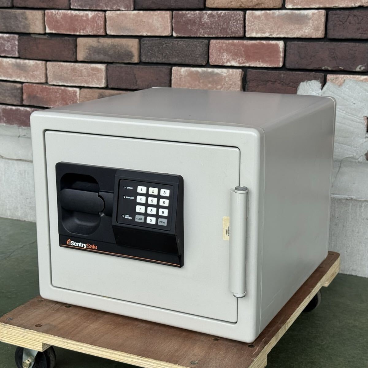 FDK34 セントリーセーフ Sentry Safe プッシュテンキー式 耐火金庫 アメリカ製 耐火キャビ セキュリティボックス 防犯金庫 書類 貴重品拍卖