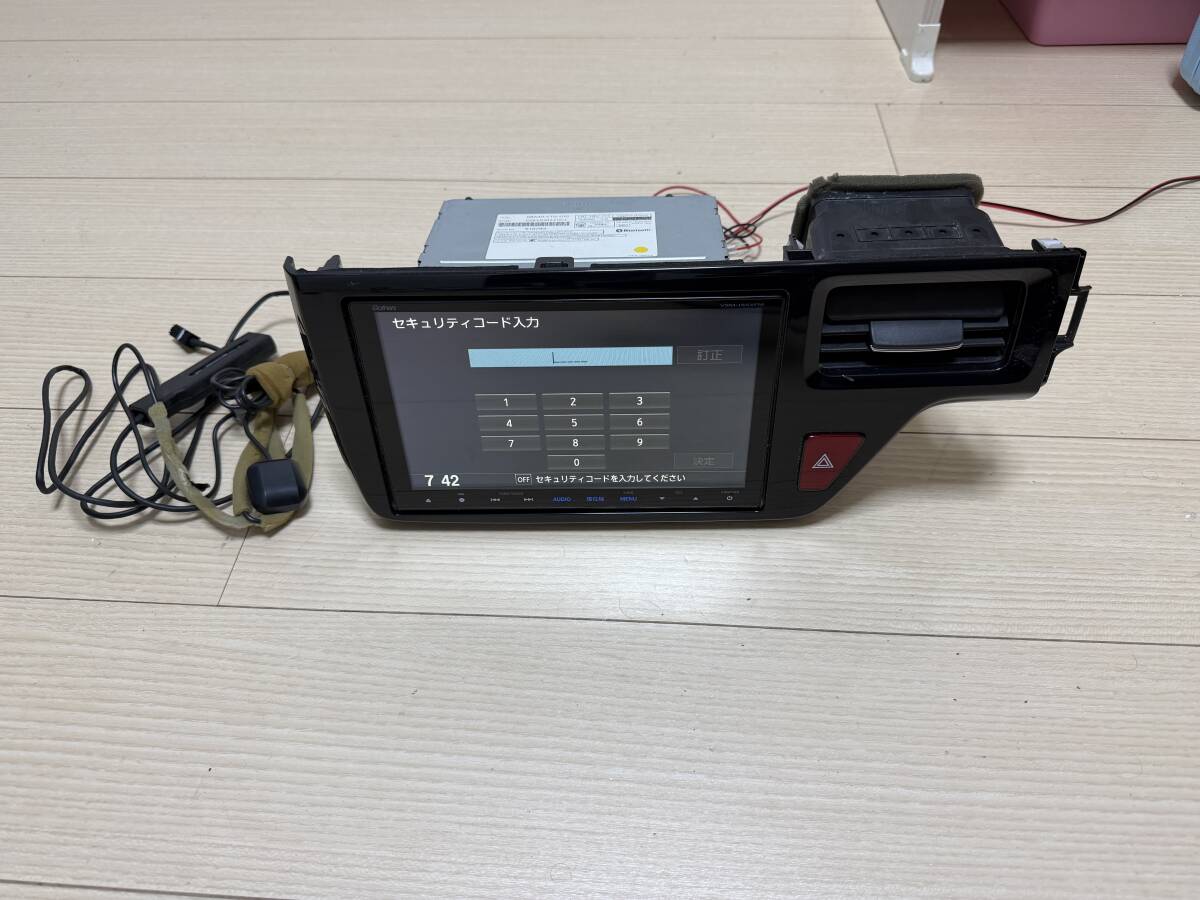 ステップワゴン DBA-RP3 カーナビゲーション VXM-155VFNi拍卖