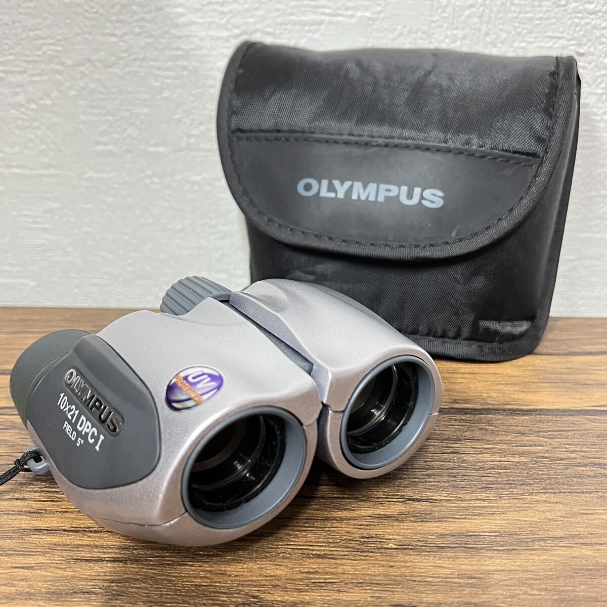 雷216 オリンパス 双眼鏡 OLYMPUS 10倍 21mm 10×21 DPC I FIELD5° アウトドア ソフトケース付き UV プロテクション 1570844 シルバー拍卖