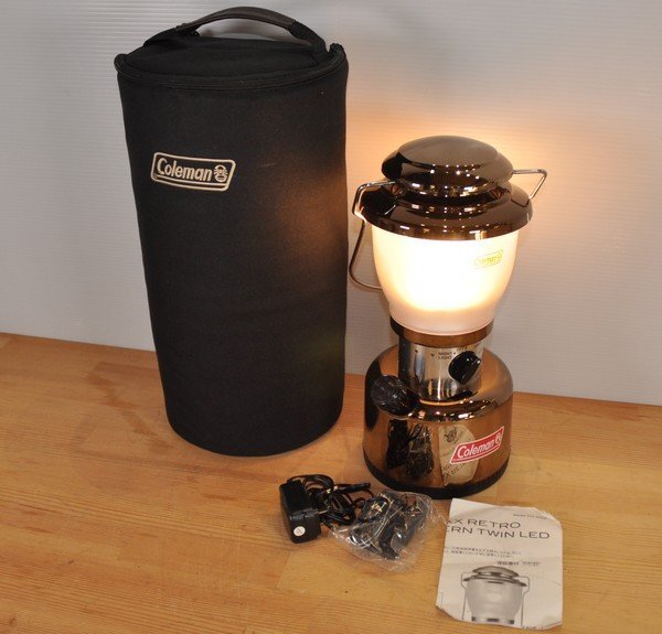 ☆綺麗【 Coleman / コールマン LED蛍光灯ランタン 170-9452 MAX RETRO LANTERN TWIN LED 】キャンプ アウトドア 乾電池式ランタン R04079拍卖