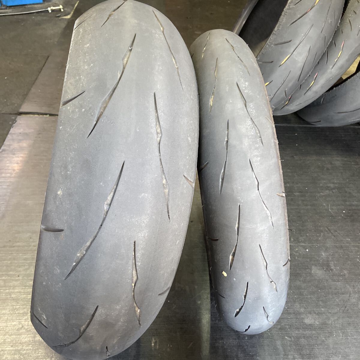 ブリジストン RS11 前後セット 120/70-17 190/55-17 CBR1000RR-R Fireblade GSX-R1000 GSX-S1000 Ninja ZX-10R Z1000 Ninja 1000SX 拍卖