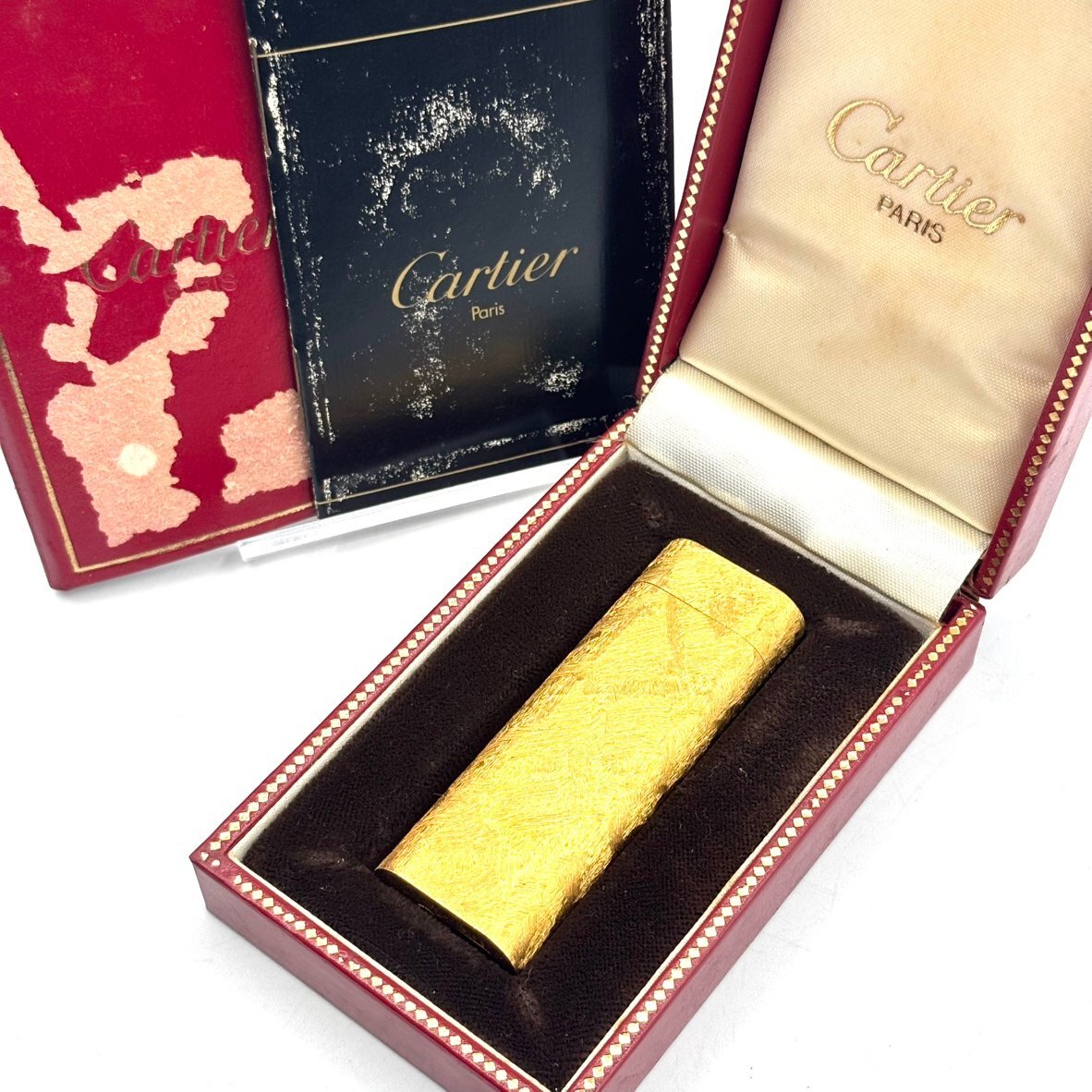 【え沖】Cartier カルティエ 五角形 ガスライター ゴールド 総柄 彫装飾 PLAQUE OR G 刻印 ローラー式 箱付き 火花確認済み MH234MGG92拍卖