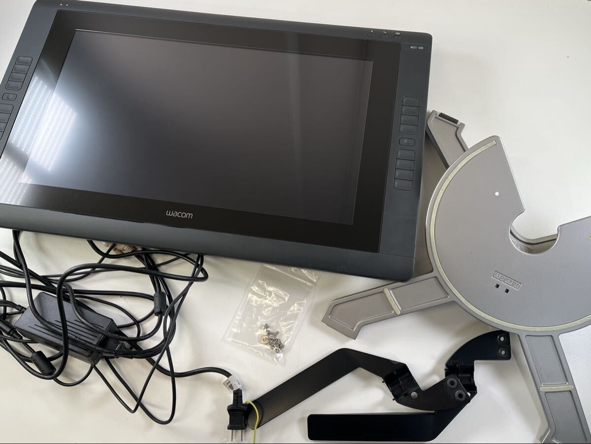 ★簡易確認済み Wacom ワコム Cintiq 22HD 液晶ペンタブレット DTK-2200 ペン欠品 スタンド付 イラスト ジャンク品 管理O916拍卖