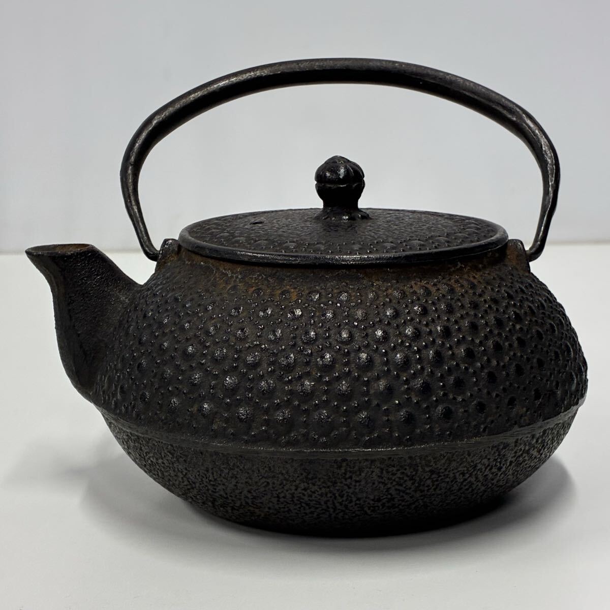 南部鉄器 岩鋳 鉄瓶 あられ文様 急須 茶道具 直径約13.7cm拍卖