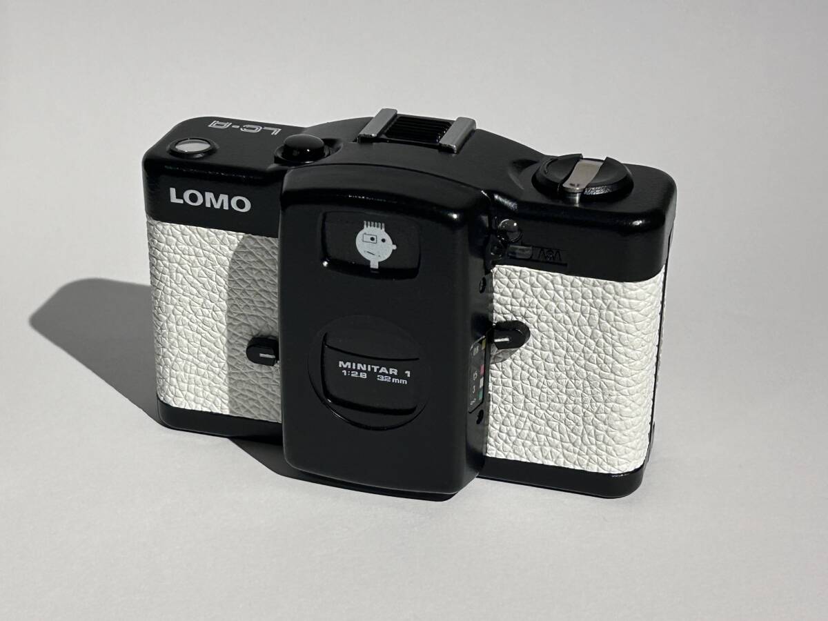 LOMO LC-A 極上品!作例あり 動作確認済み!貼り革(白色)新品交換済み!完全動作品!キングオブトイカメラと言われたLC-A!拍卖