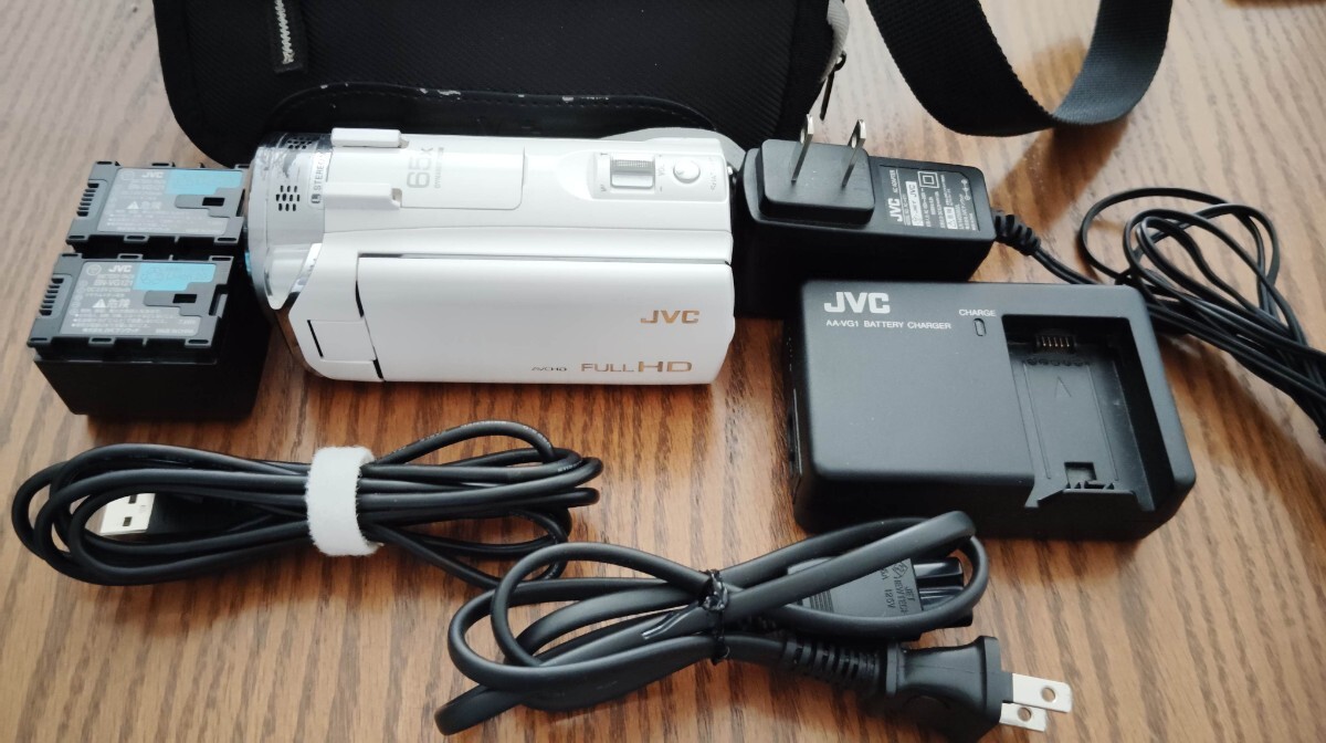 【送料無料】JVCビデオカメラ■エブリオGZ-E765■AVCHDFULLHD■内蔵メモリ32GB個人撮影データ残り■純正バッテリー2個、コード類■ジャンク拍卖