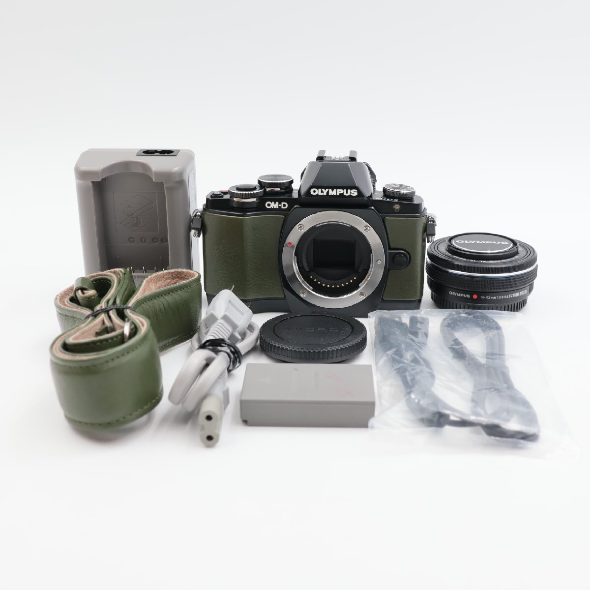 シャッター数5753枚 OLYMPUS OM-D E-M10 レンズキット グリーン リミテッドエディションキット ミラーレス一眼カメラ拍卖