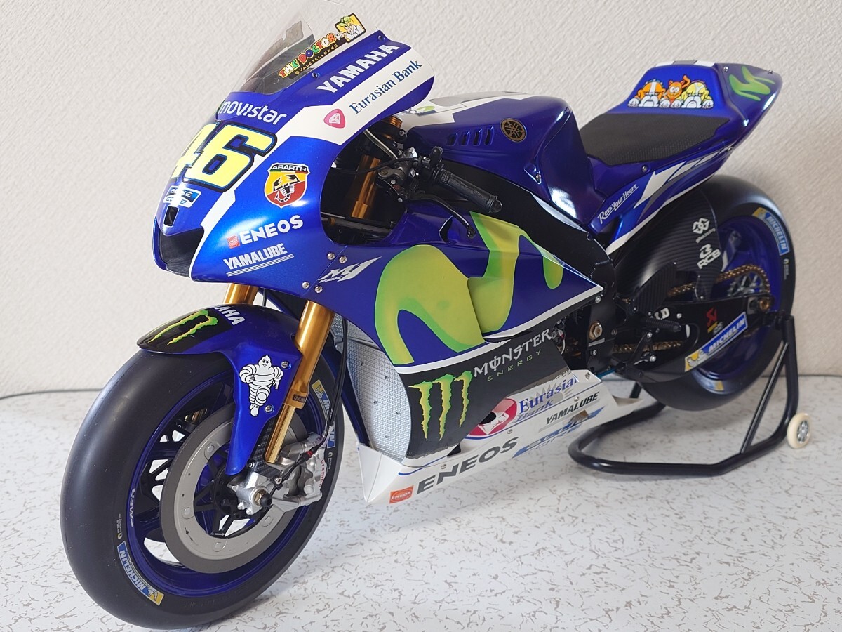 デアゴスティーニ 1/4 ヤマハ YZR-M1 #46 バレンティーノ・ロッシ 完成品 ディアゴスティーニ EF832@64t23 MotoGP拍卖