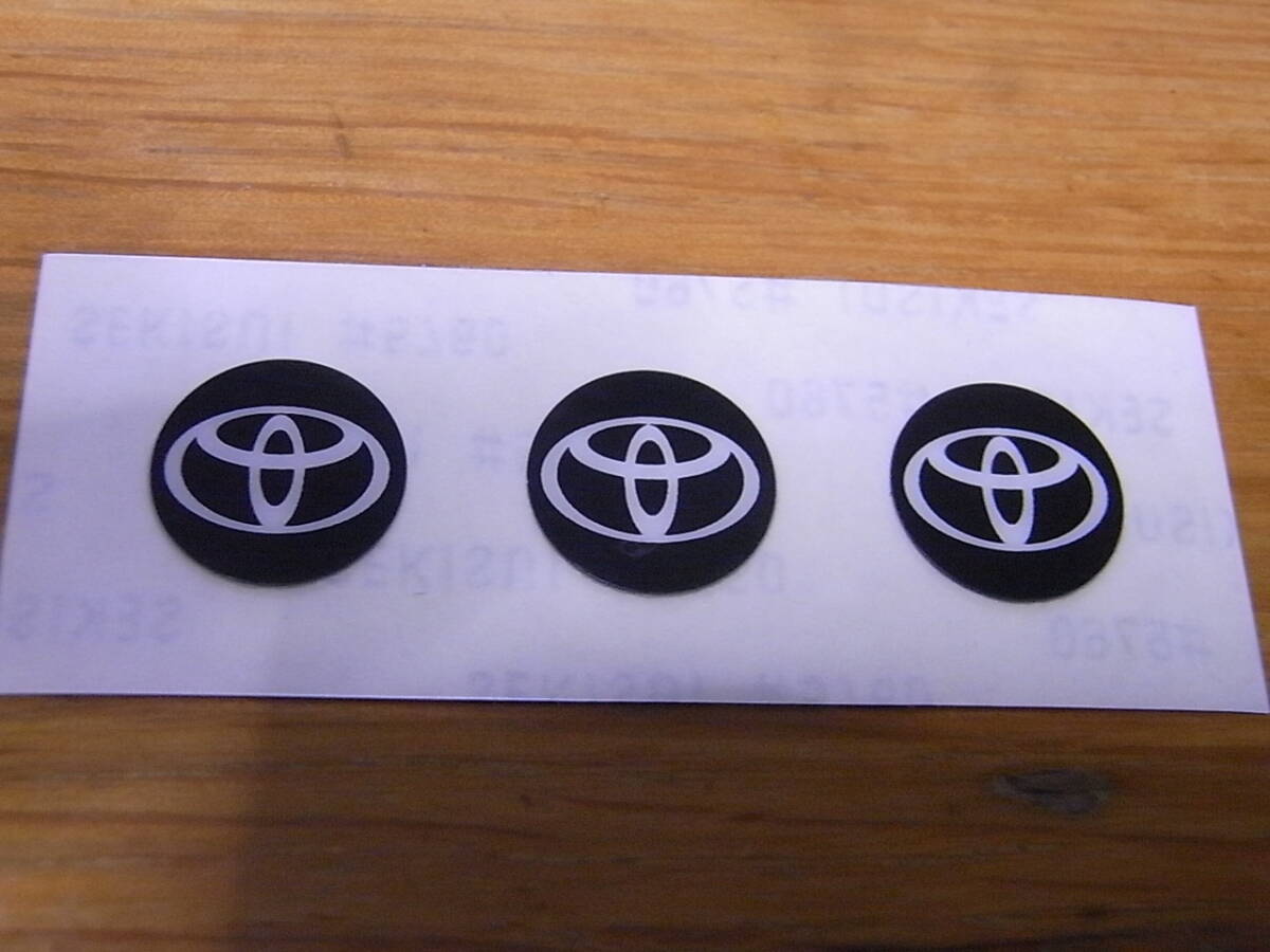 トヨタ 純正 ロゴシール ナンバープレートロックボルト用 ステッカー 未使用です。拍卖
