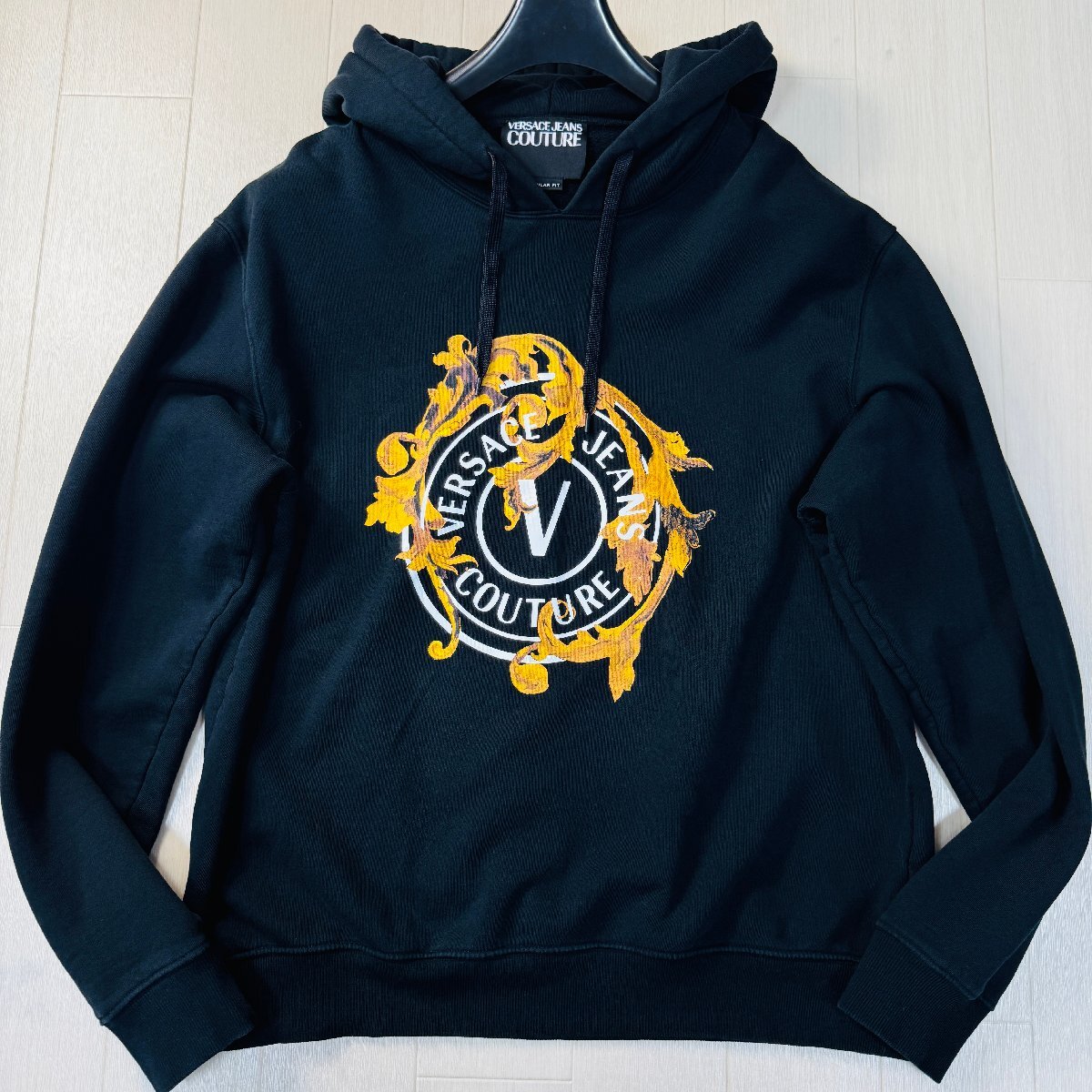 美品/XXLサイズ★ヴェルサーチ VERSACE JEANS COUTURE ロゴプリント バロック柄 プルオーバー パーカー トップス 裏起毛 メンズ 黒拍卖