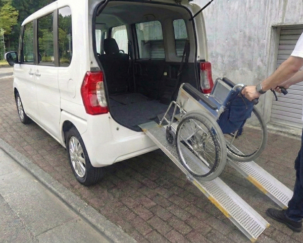商品説明動画付アルミ製 1220mm 軽量 スロープ 折り畳み式 車いす 椅子 アルミ製スロープ 最大積載 272kg 介護車両 福祉車両 段差解消 拍卖