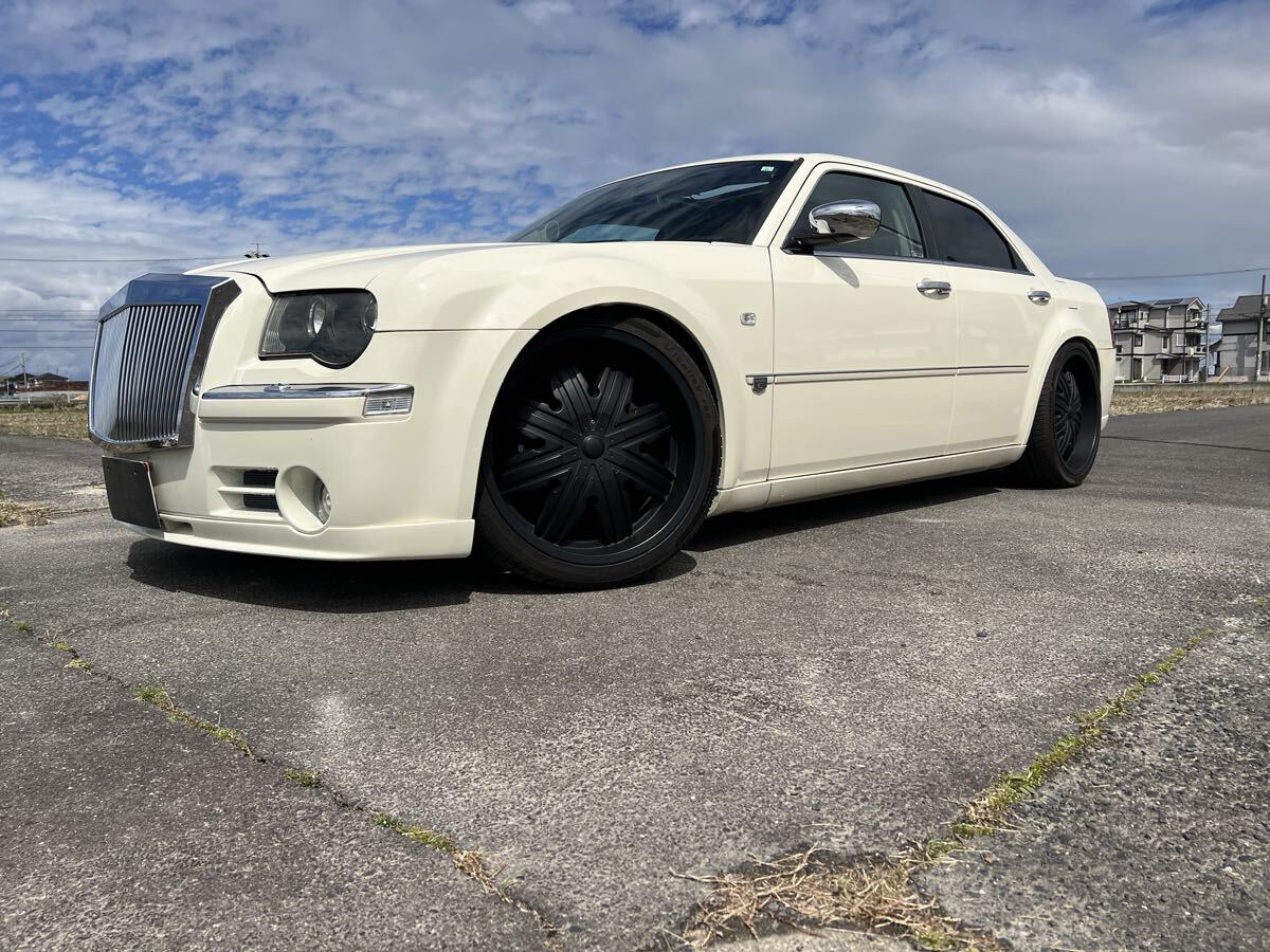 クライスラー 300C 05y 5.7 HEMI 360ps エンジン カスタム車 ローダウン ファントムグリル 22インチアルミ サンルーフ 非常にキレイな車拍卖