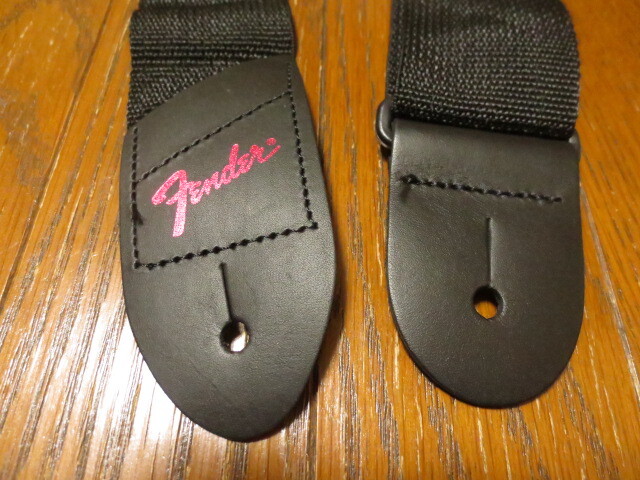 FENDER フェンダー ロゴプリント入り ギターストラップ 黒系拍卖