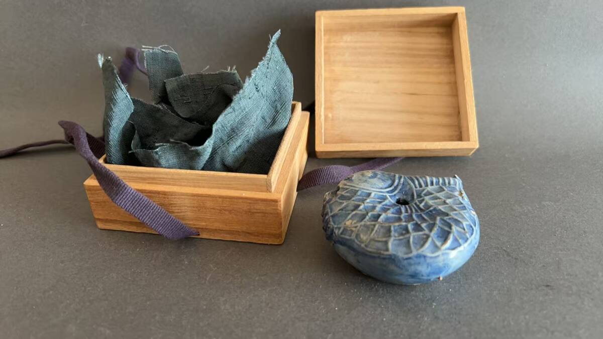 【古美術 武蔵】李朝特集・水滴・瑠璃釉・鯉模様・魚龍形・文房具・珍品・朝鮮・高麗・硯滴・木箱付き・時代真品保証拍卖