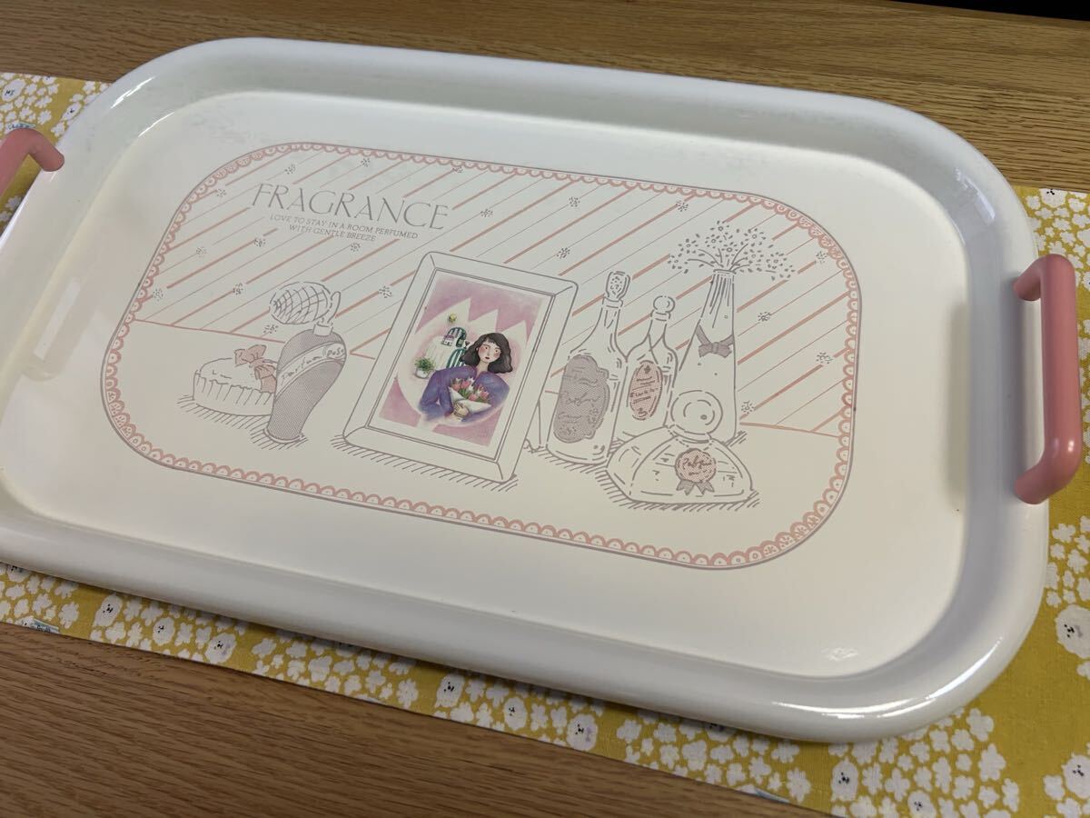 新品 昭和レトロ系のプラスチック製トレー(お盆)拍卖