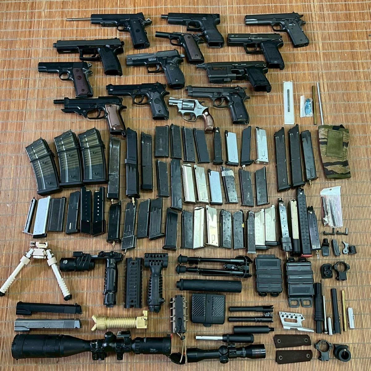 BCg013I 120 ミリタリーグッズ まとめ エアガン/ガスガン/マガジン/スコープ/リボルバー 東京マルイ 等 ミリタリー コスプレ拍卖