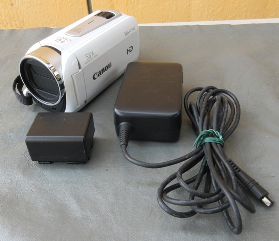 ☆簡易動作確認☆CANON キャノン iVIS HF R42 充電器/バッテリー付き Wi-Fi デジタル ビデオカメラ ホワイト拍卖