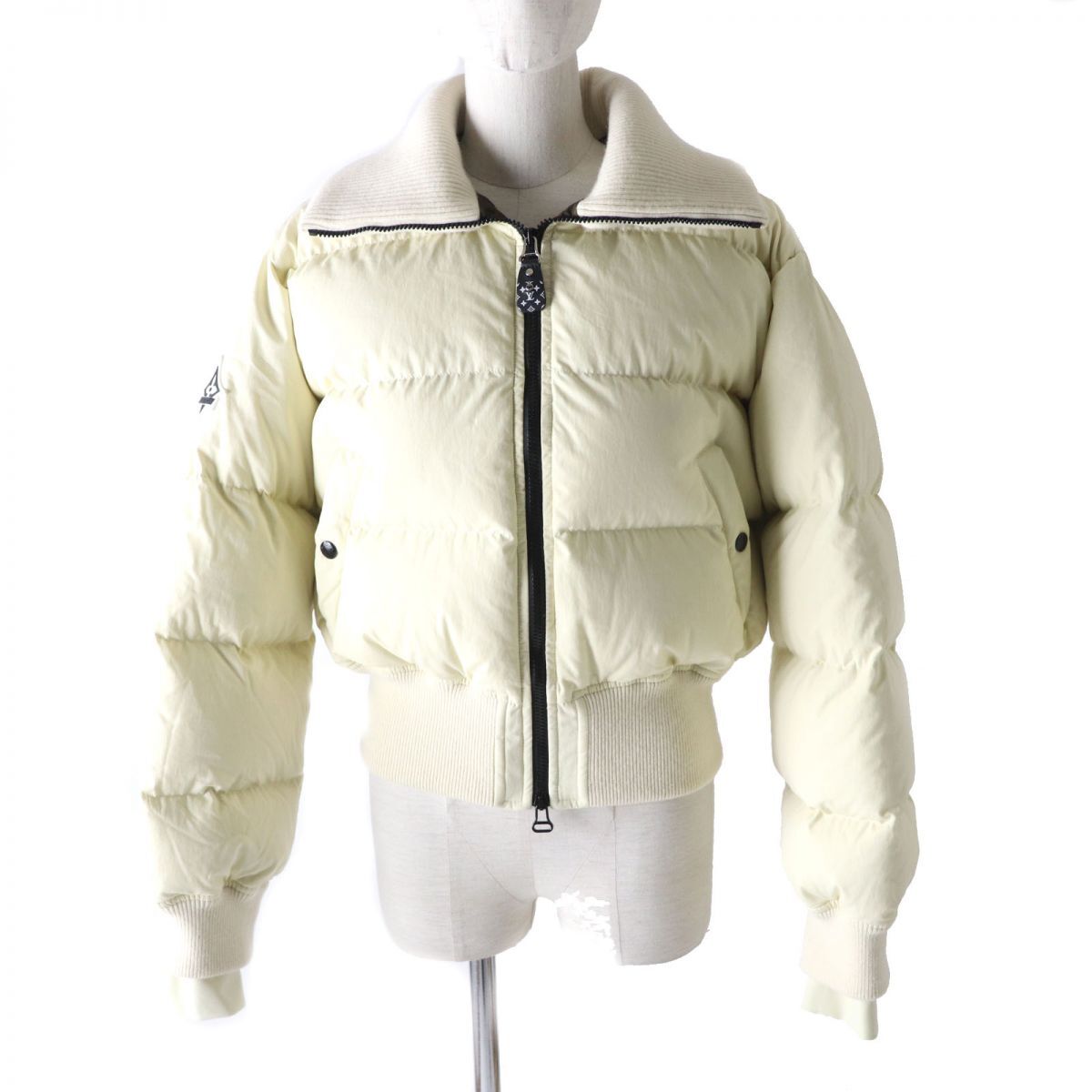 極美品★2023年 正規品 ルイヴィトン 1AAK8E クロップドグラフィックジッパーパファジャケット アイボリー 34拍卖