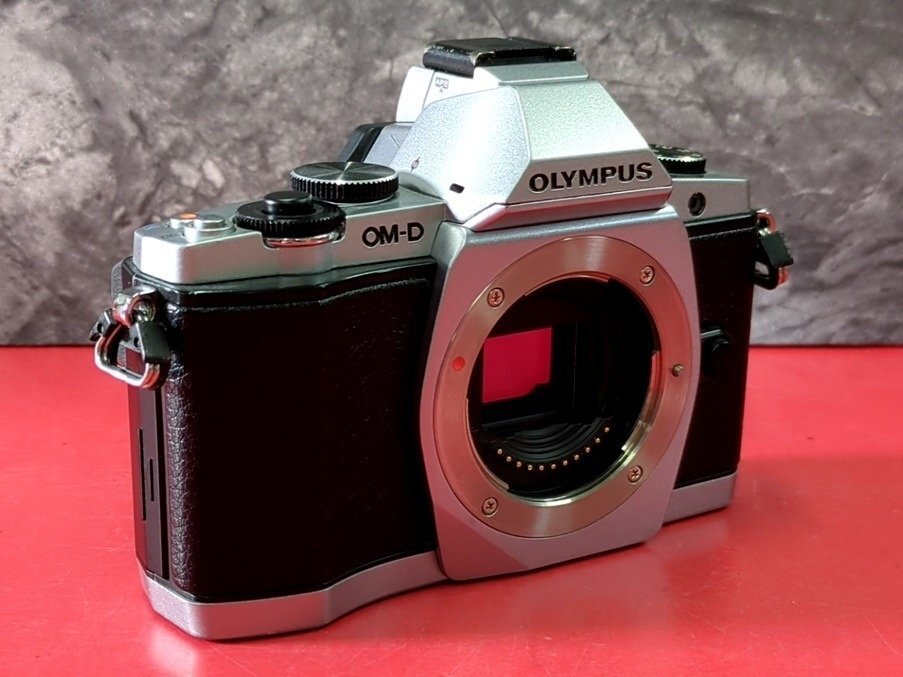 1円~ 外観美品 OLYMPUS オリンパス OM-D E-M5 ボディ ミラーレス 一眼カメラ 動作未確認拍卖