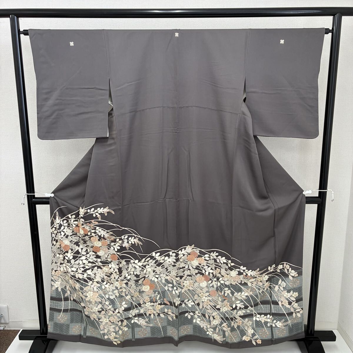 逸品 色留袖 正絹 駒刺繍 美しい草花の染め 三つ紋 着物 F-10298拍卖
