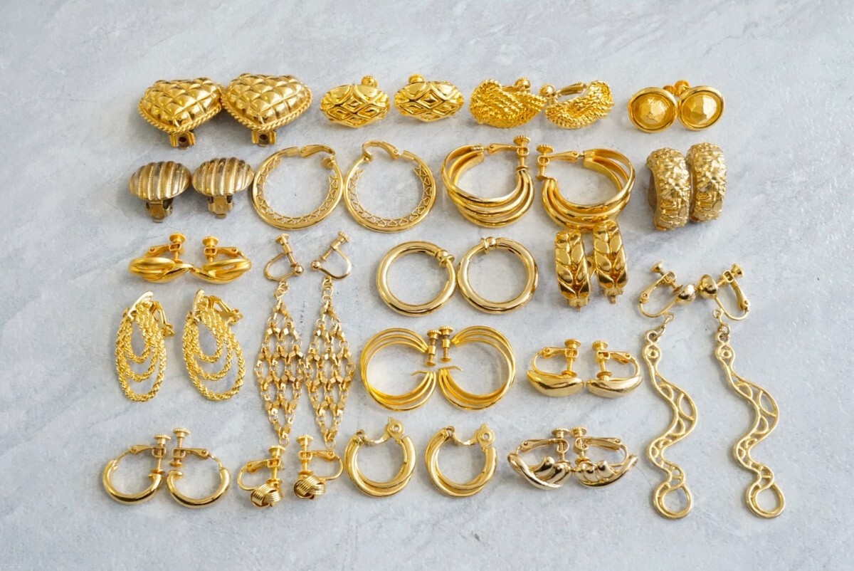 C443 ゴールドカラー 海外製など イヤリング 両耳揃い 20点セット ヴィンテージ アクセサリー 大量 まとめて おまとめ まとめ売り 装飾品拍卖