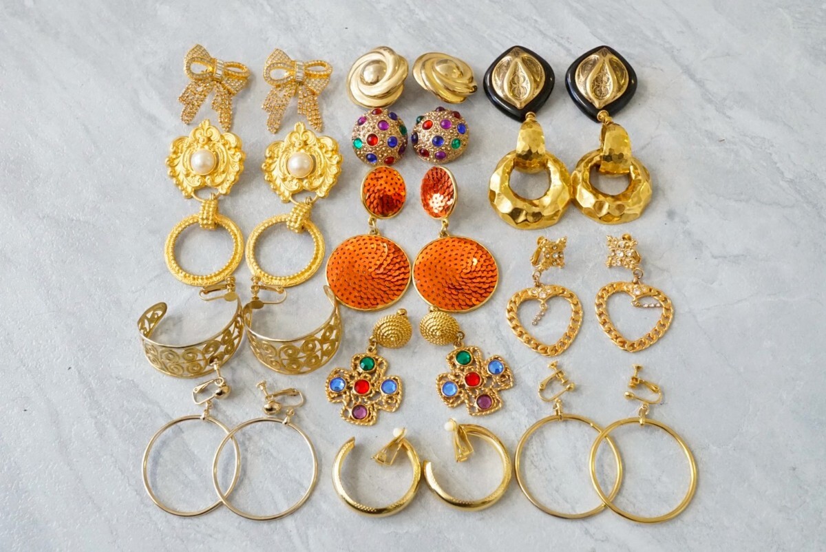 C444 大振り ゴールドカラー 海外製など ヴィンテージ イヤリング 両耳揃い 13点セット アクセサリー 大量 まとめて おまとめ まとめ売り拍卖