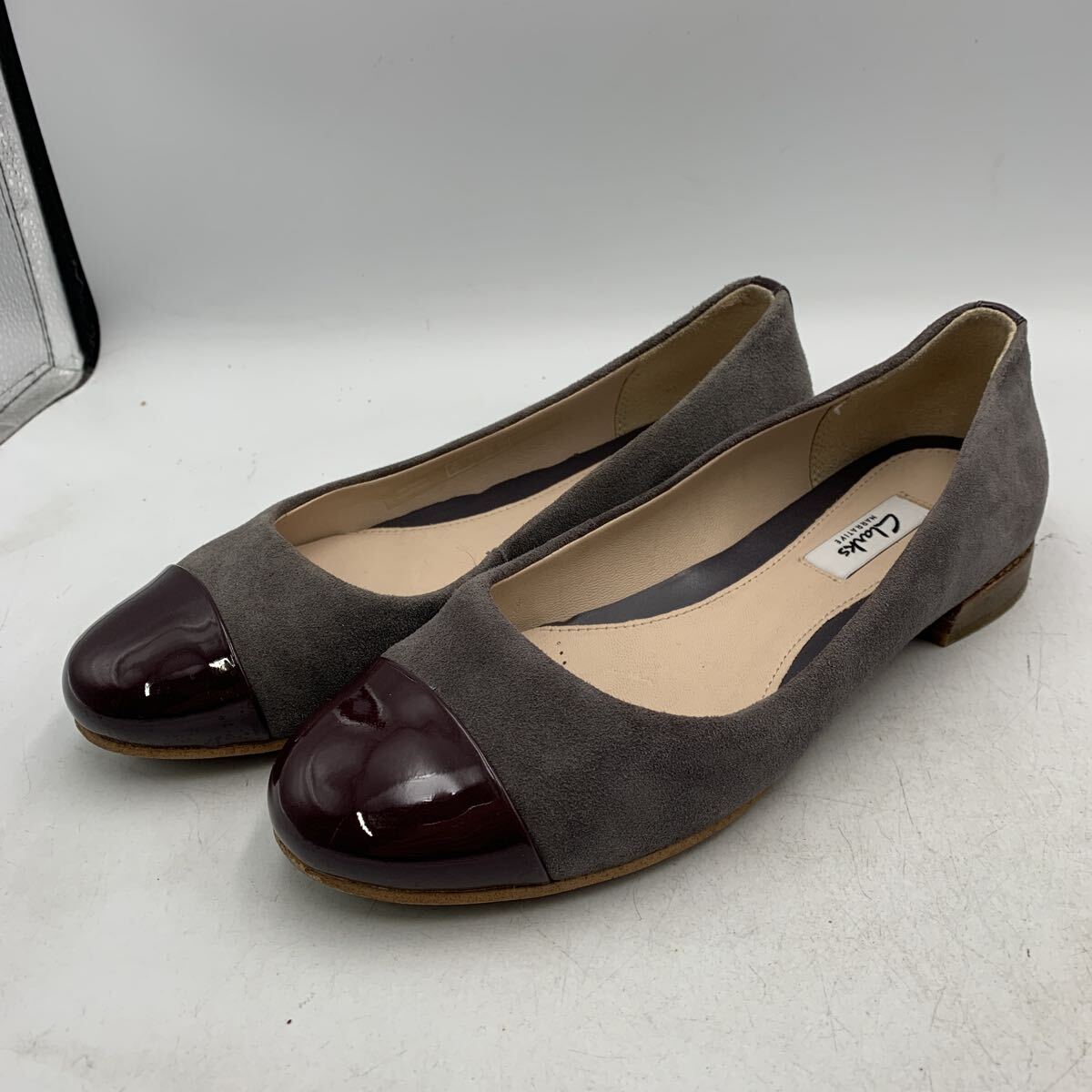 EA284Y Clarks クラークス レディース ローヒール パンプス US7 約 24cm グレー ブラウン スエード エナメル拍卖
