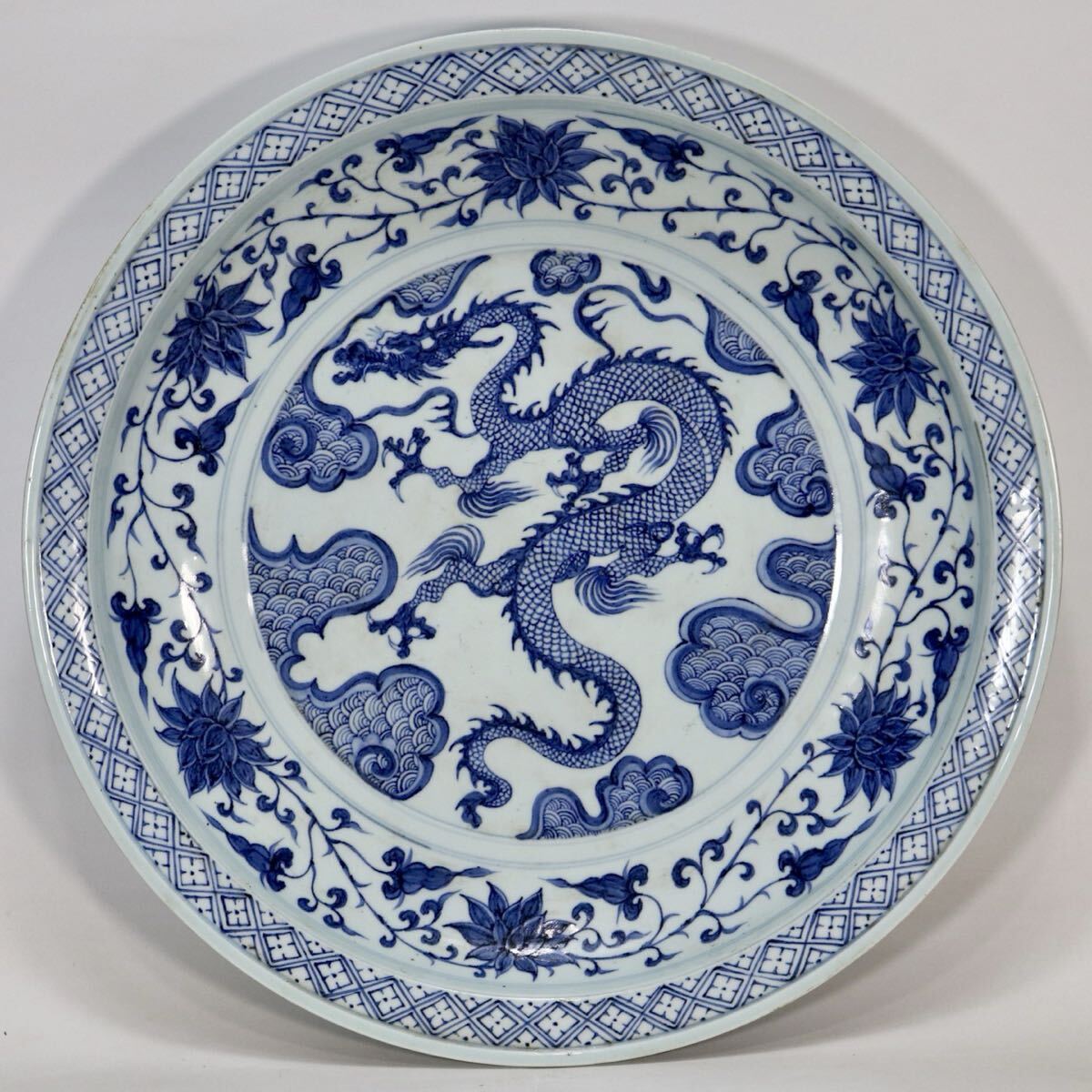 【萬古】中国古美術 元代 古玩 青花 皿 骨董品 唐物 時代物 当時物 置物 旧家収蔵 置物 口径45.8cm w2拍卖