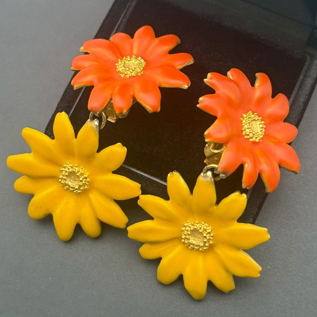 【超希少・極美品】KENZO ケンゾー イヤリング 大ぶり ゴールド 花 フラワー モチーフ 2連 カラーストーン コスチュームジュエリー拍卖