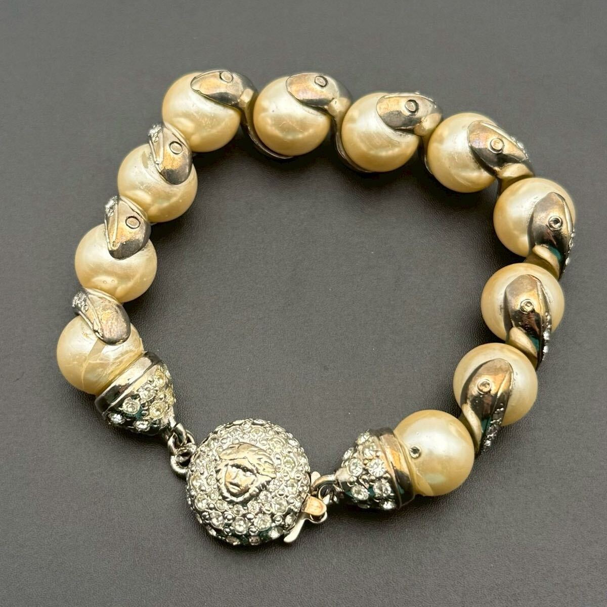 【超希少・極美品】Gianni Versace ジャンニ ヴェルサーチ ブレスレット バングル メデューサ パール 大ぶり ラインストーン シルバー拍卖