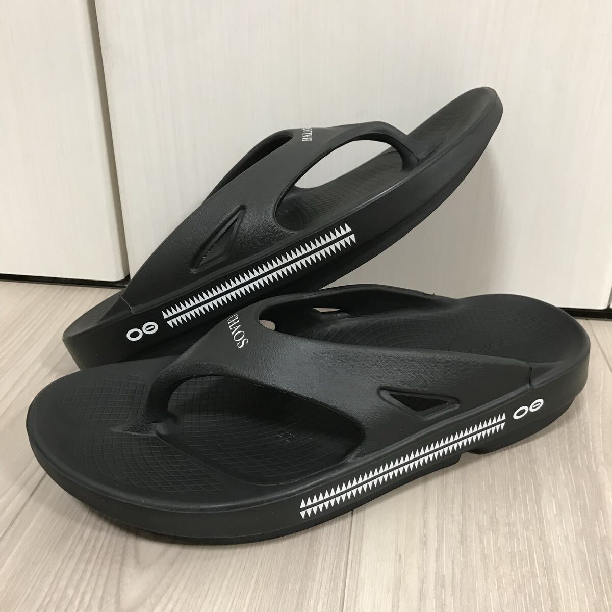 UNDERCOVER OOFOS 43 アンダーカバー ウーフォス サンダル リカバリー ラバー トング コラボ シューズ スリッパ ビーチ ビーサン ブラック拍卖